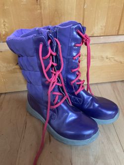 Snow boots size 3