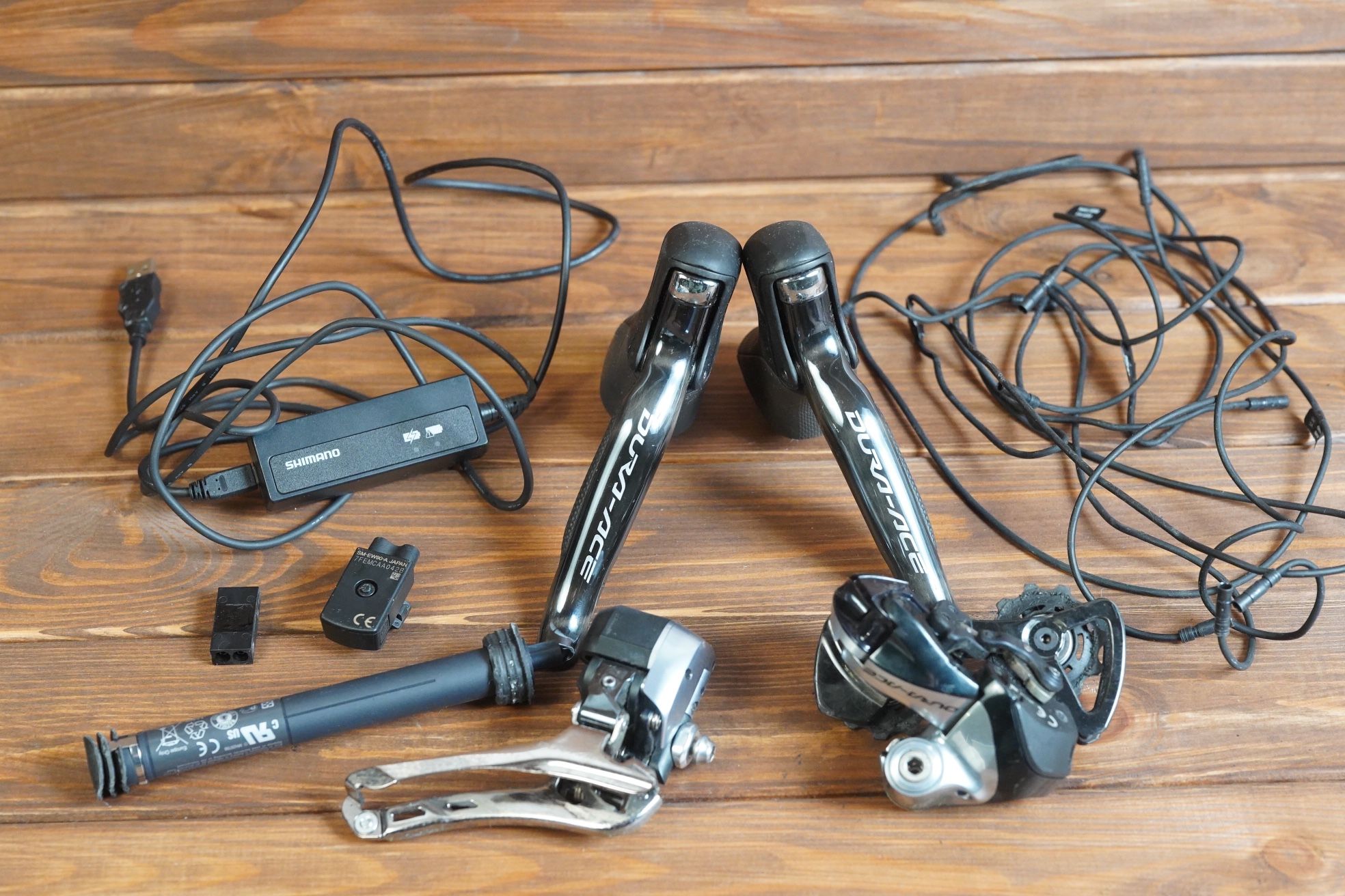 SHIMANO Dura-Ace 9070 Di2 グループセット バッテリー外装 充電