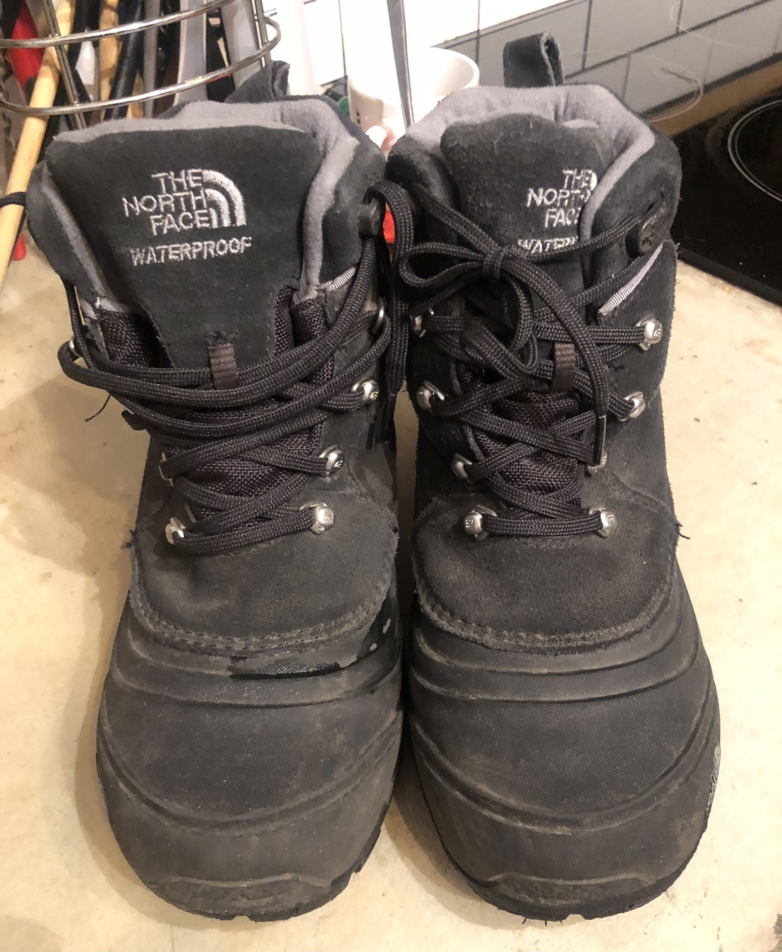 The North Face BOYS Size 5 Boots 