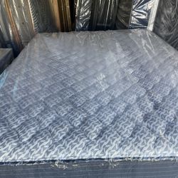 Serta Mattress Queen Size New