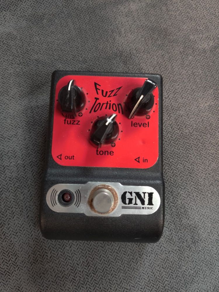 GNI Fuzz-tortion Guitar Pedal