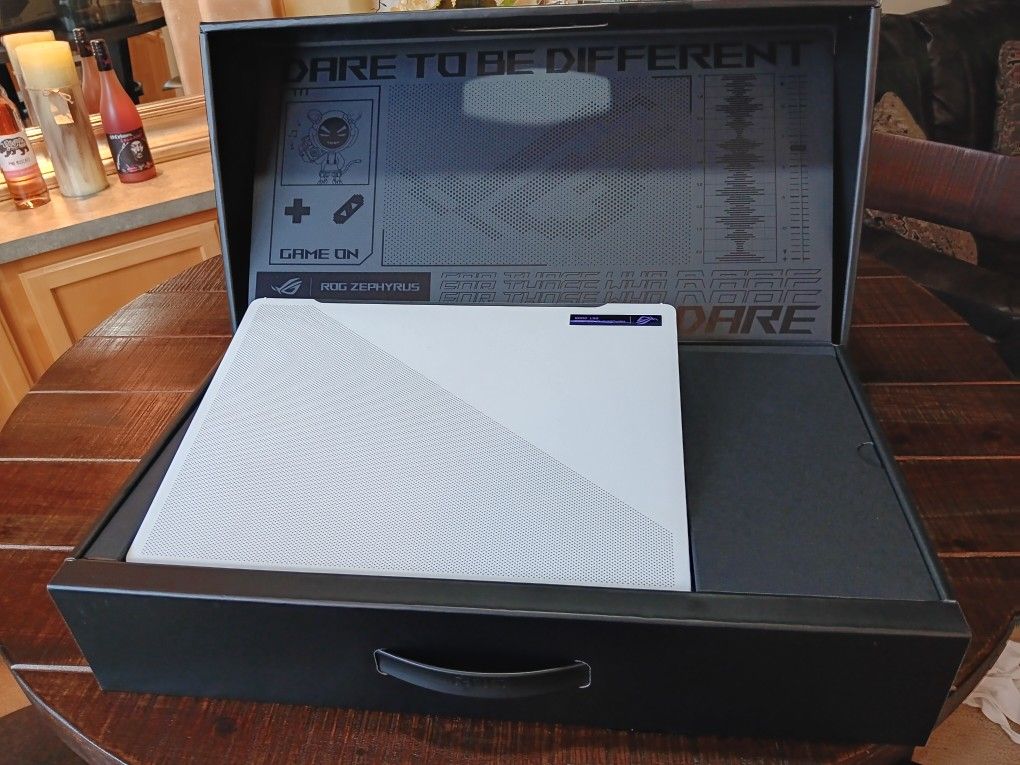 LIKE NEW Asus ROG Zephyrus G14 gaming 