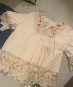 More of the clothes I’m trying to sell in a bundle and I didn’t know how to add a few more photos so now I guess I’m having to do a separate ad. This 
