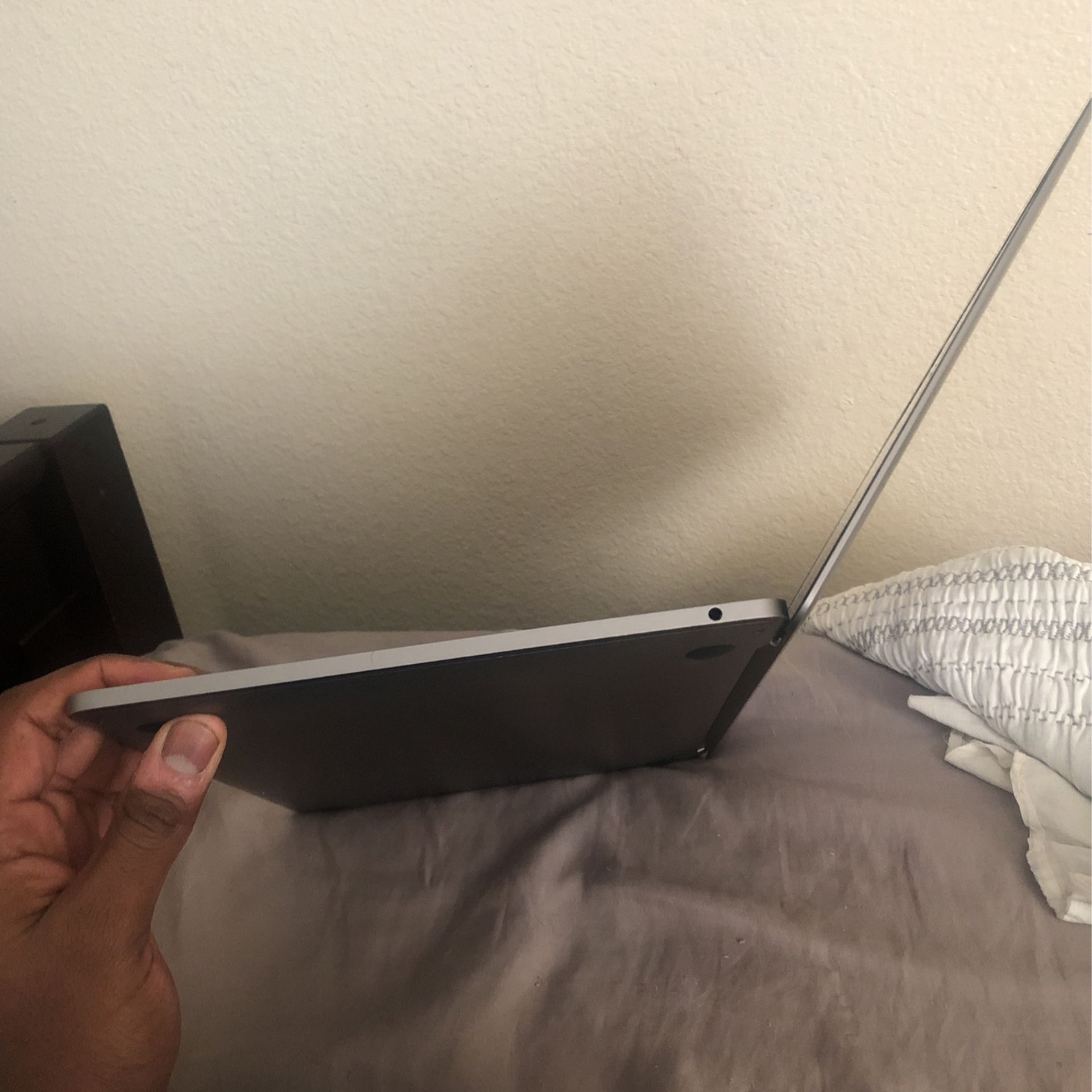 MacBook Pro 2017 (Used Once)