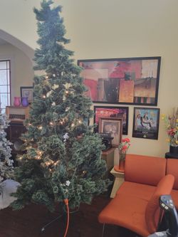 9 Ft Cashmere Artificial Christmas Tree – Pre-Lit – Needs Light Repair