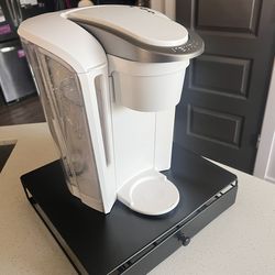 Keurig K-Select Coffee Maker w/ K-Cup Holder/ Stand