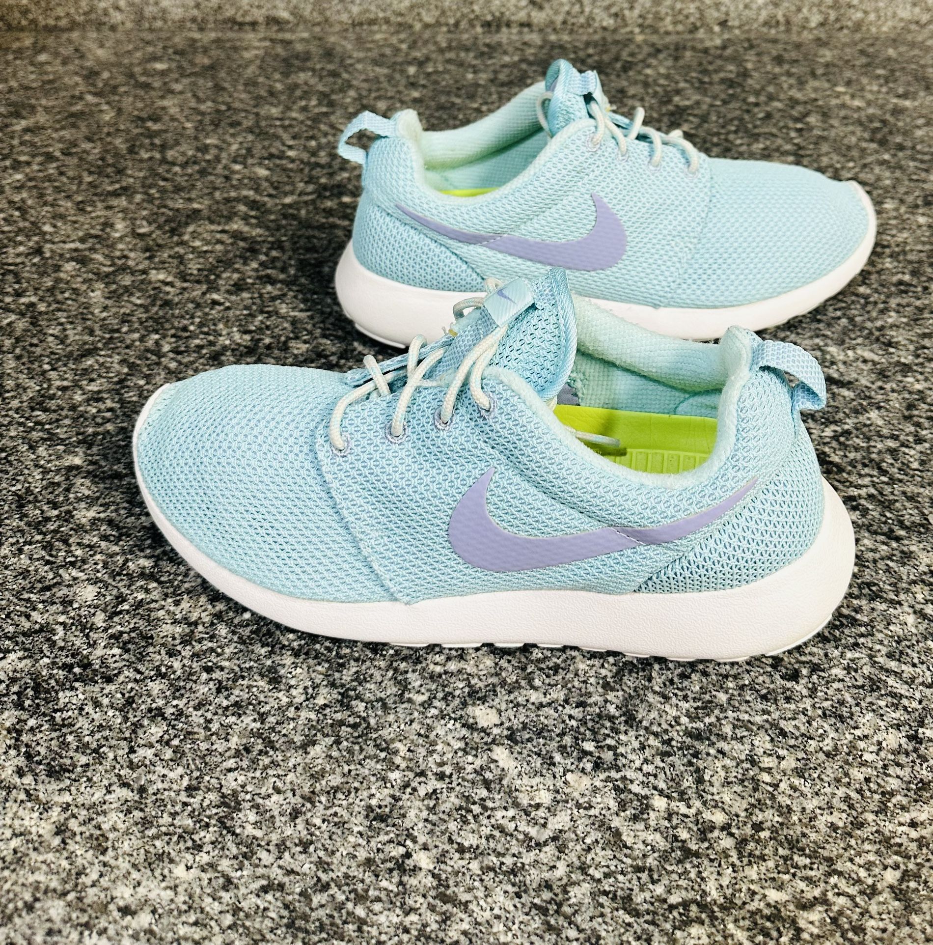 NIKE WOMENS SHOES 