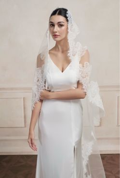 Ivory Lace-Trimmed Mantilla Bridal Veil