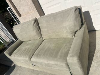 Sofa sleeper AU brand no rips or tears! Great condition