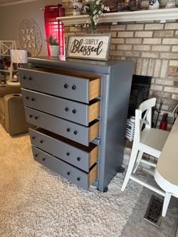 ✨✨BEAUTIFUL GRAY TALL SOLID WOOD 5 DRAWER DRESSER BY BROYHILL✨✨