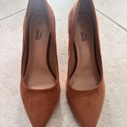 High heels Size 7 Shoes