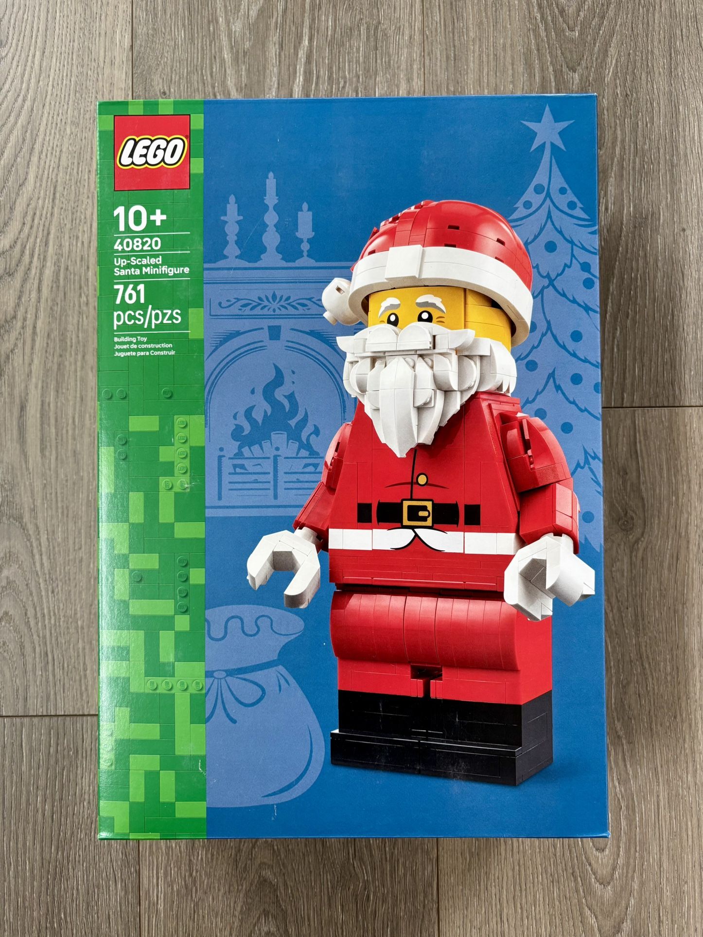 New LEGO Up-Scaled Santa Minifigure 40820