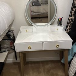 Small vanity for a limited space! In Great Condition 