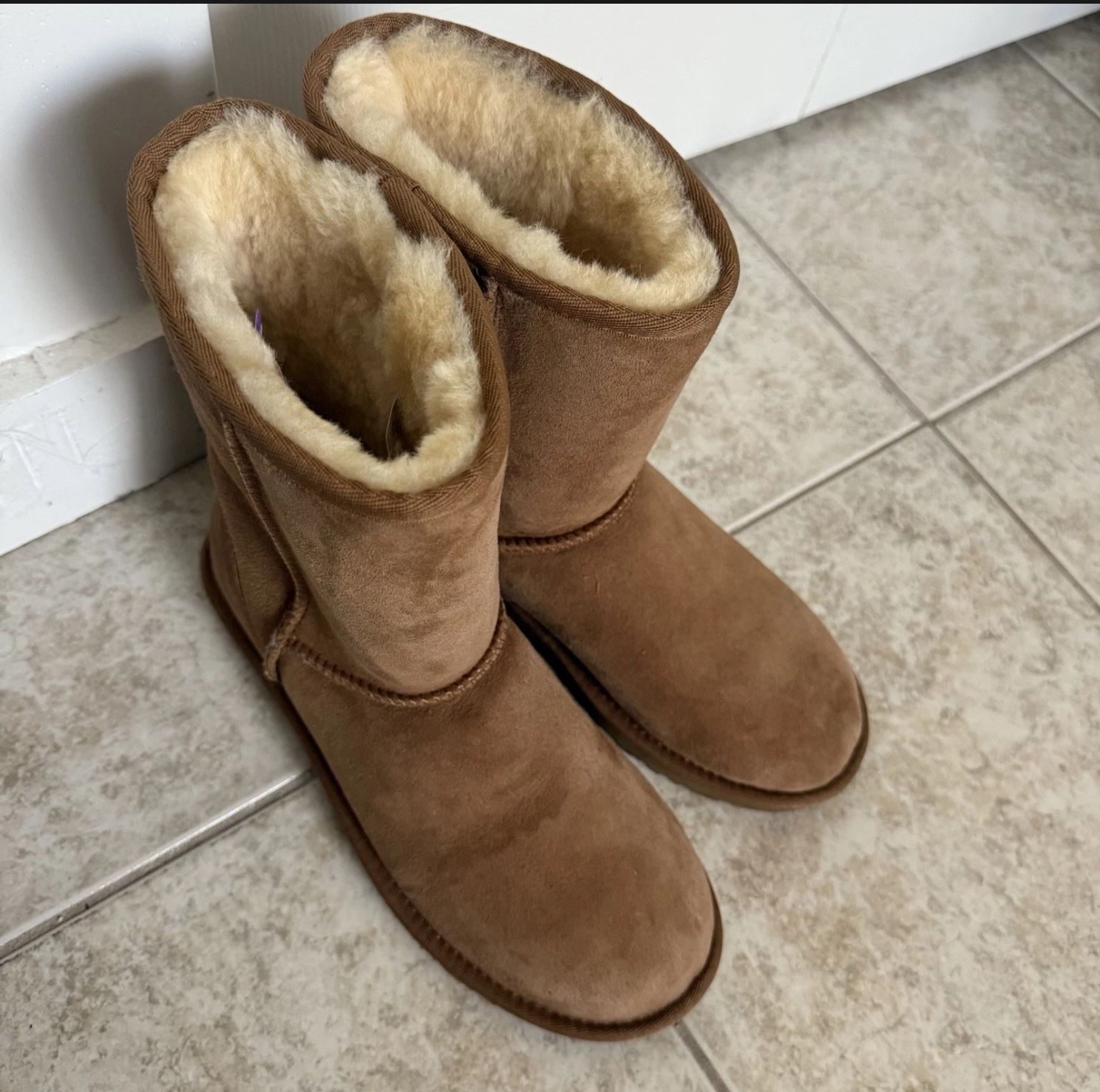 UGG Women's Size 8 Classic Short II Chestnut Boot