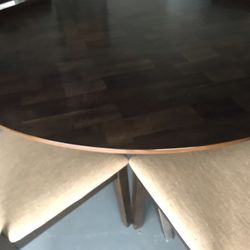 Dining Table With Four Chair 