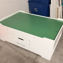 Mellisa & Doug Activity Table 