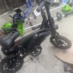 Jetson Bolt Folding Electric Ride-On Bike, Easy-Folding, Built-in Carrying Handle, Twist Throttle, Up to 15.5 MPH, Ages 13+