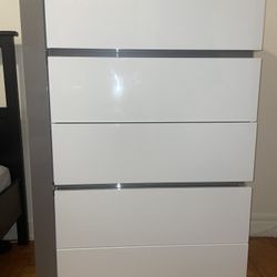 Vertical White Dresser Grey Trim (5 Drawer)