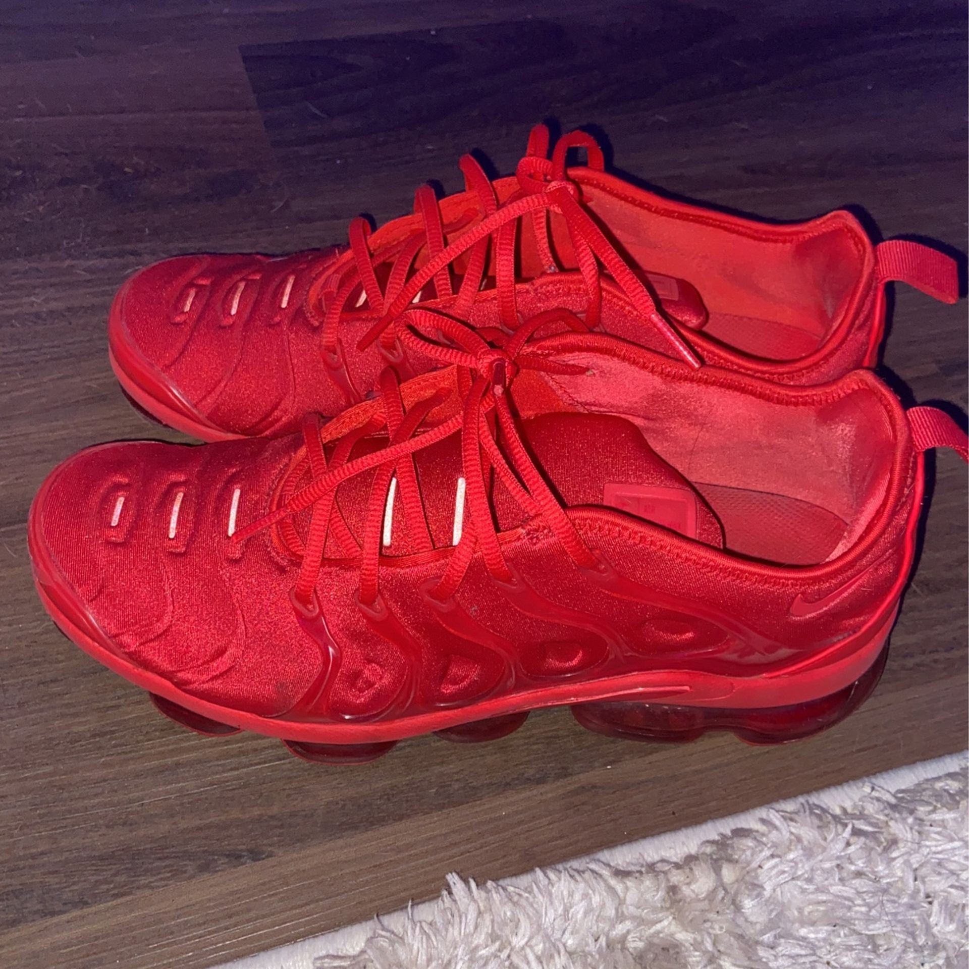 Red Vapor Maxs