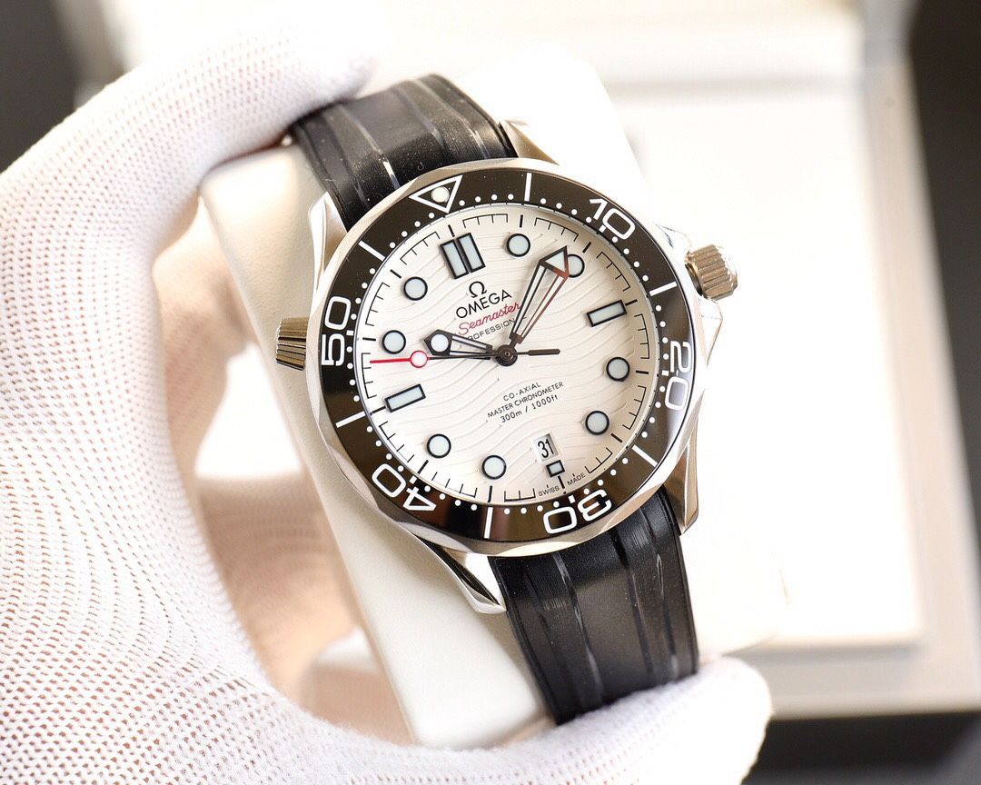 A versatile watch for men's business