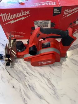 Milwaukee M18 18V Lithium-Ion Cordless 3-1/4 in. Planer