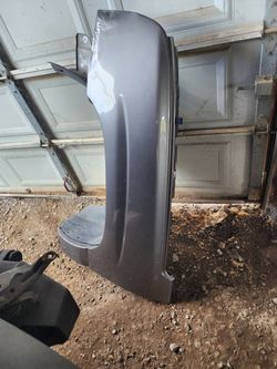 2006 chevy silverado fender tiene un golpe