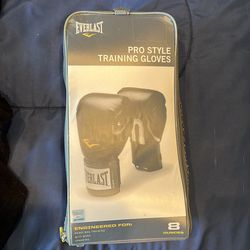 8oz boxing gloves (never used)