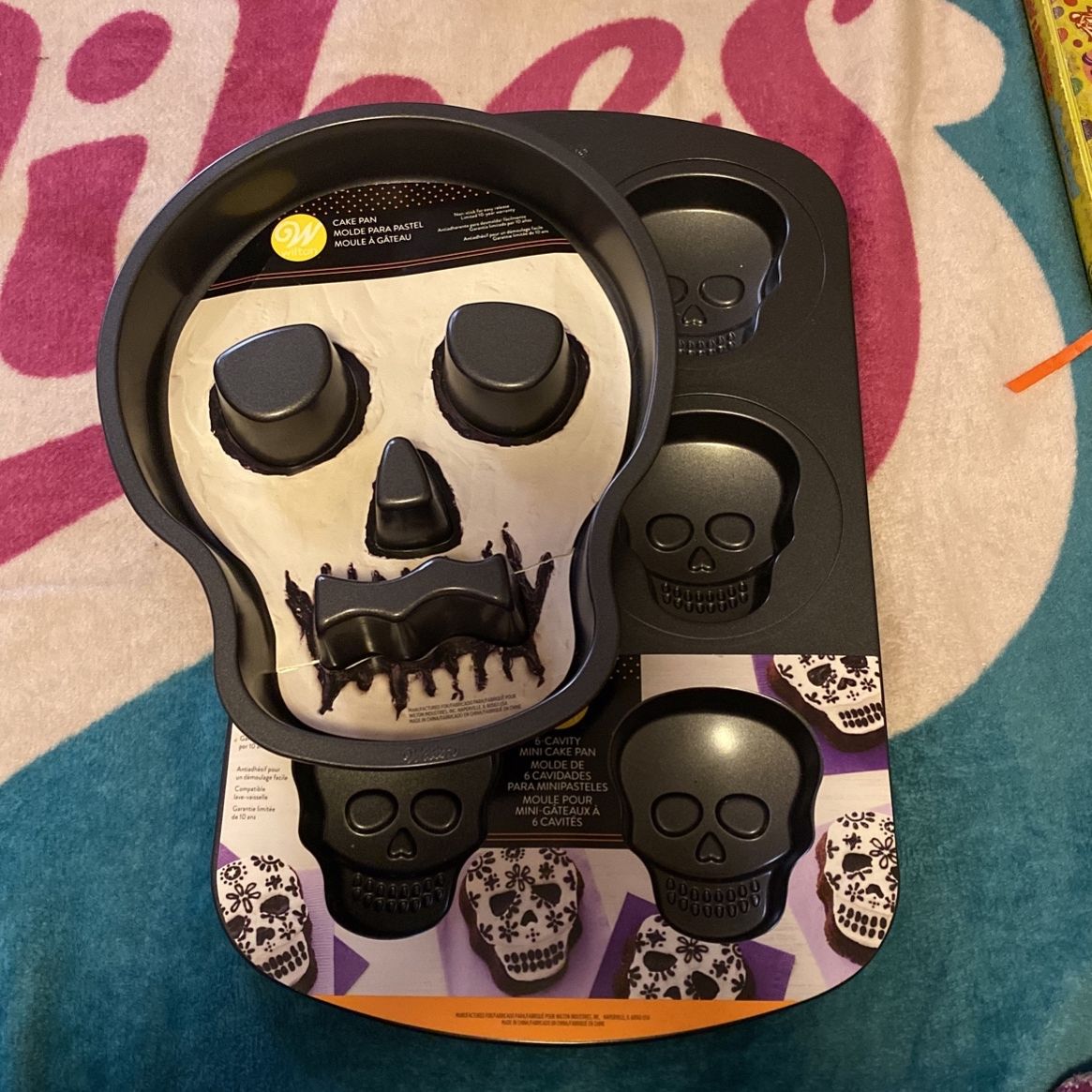 Wilton skull cheap cake pan