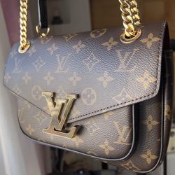 LOUIS VUITTON Passy