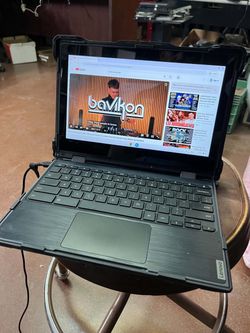 Chromebook Lenovo laptop touchscreen  4GB RAM  32gb SSD