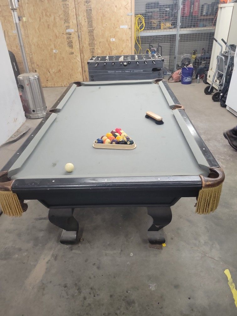 9ft Pool Table