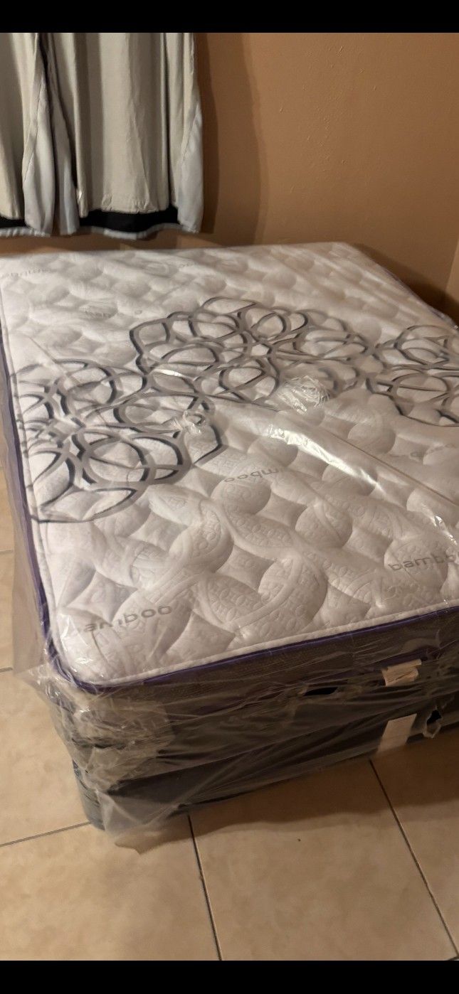 Queen Mattress Bamboo PillowTop New 