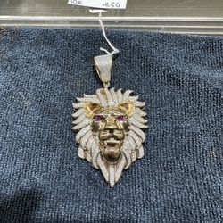 10K Diamond Men’s Lion Pendant 
