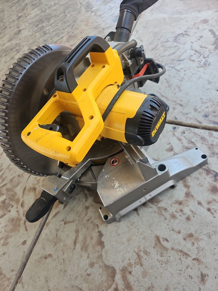 Dewalt 10" In Compound Miter Saw