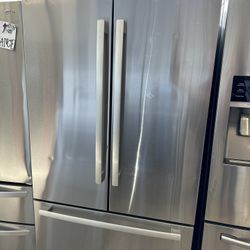 Bosch 800 Series French Door Bottom Mount Refrigerator 36'' Easy clean stainless steel