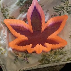 Org/purple Leaf Ashtray