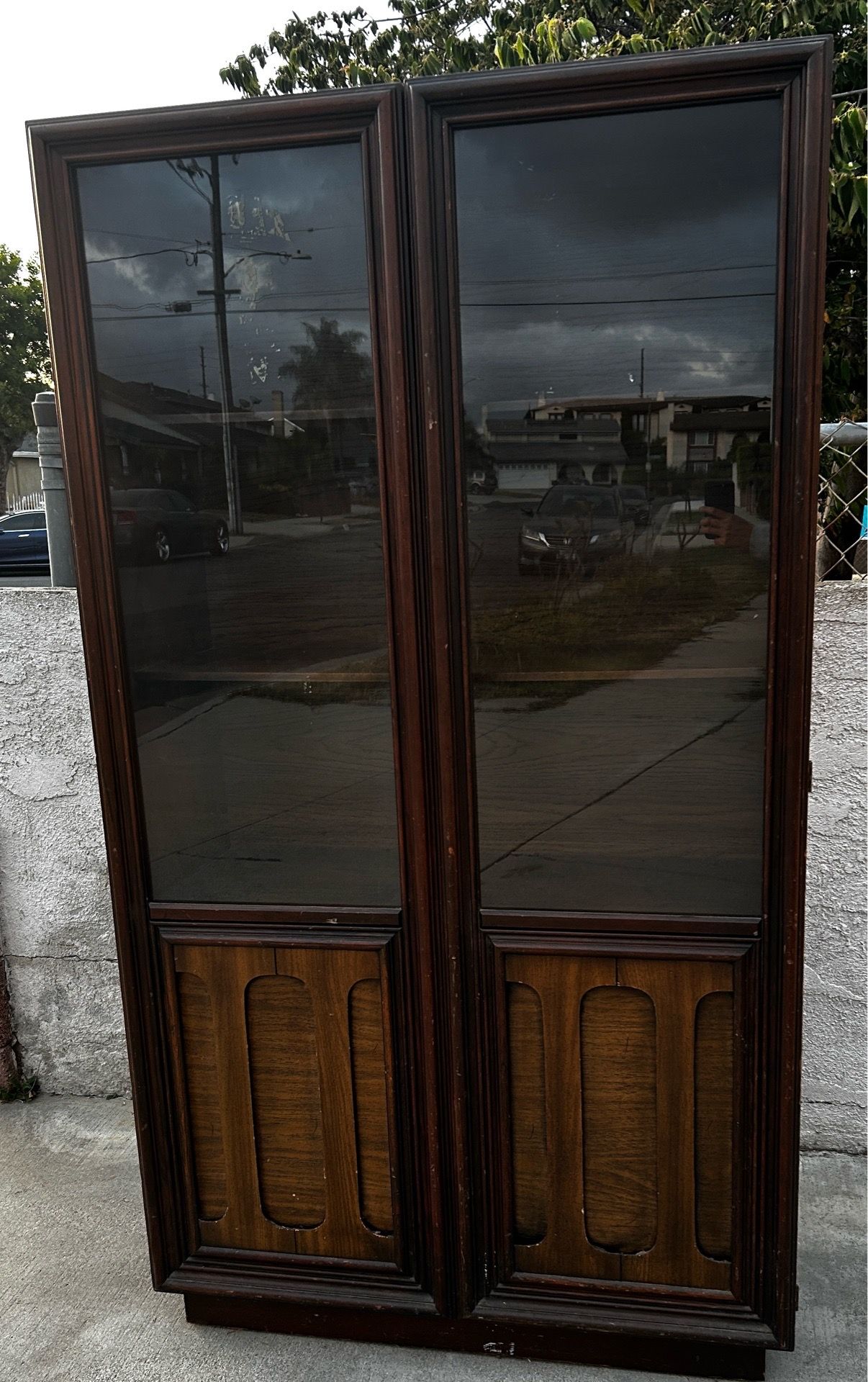 Vintage Mid Century Modern Glass Display Cabinet / Hutch