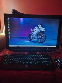 Beautiful all in one 24" to 27" toshibas touch screen read⬇️