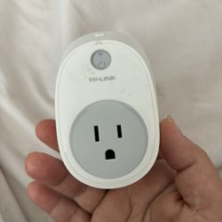 TP-Link Smart Plug With Energy Monitoring 1-Pack Model HS100