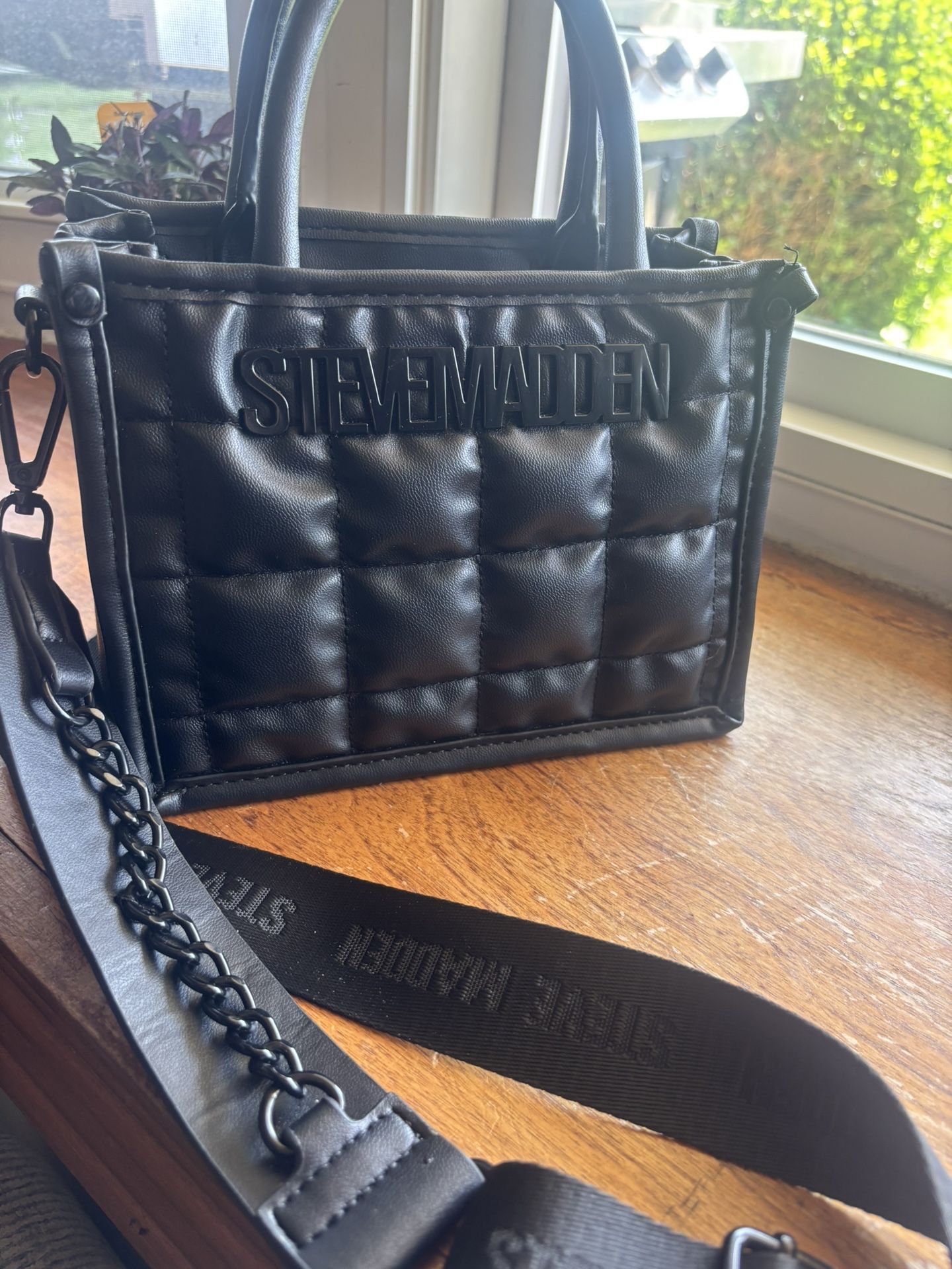 Steve Madden Black Leather Quilted Womens Purse