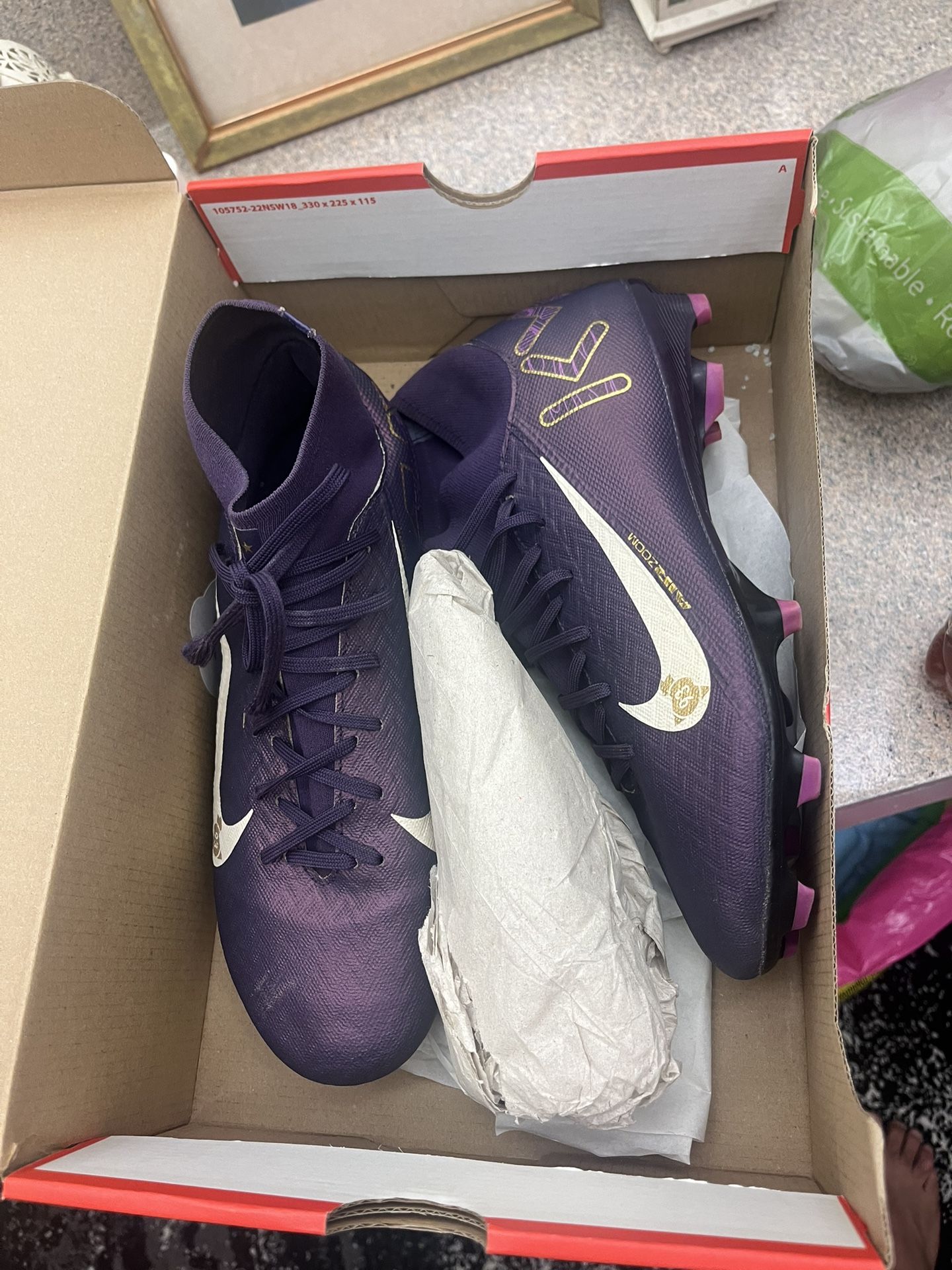 Nike Soccer Kylian Mbappe Size 8.5 Men