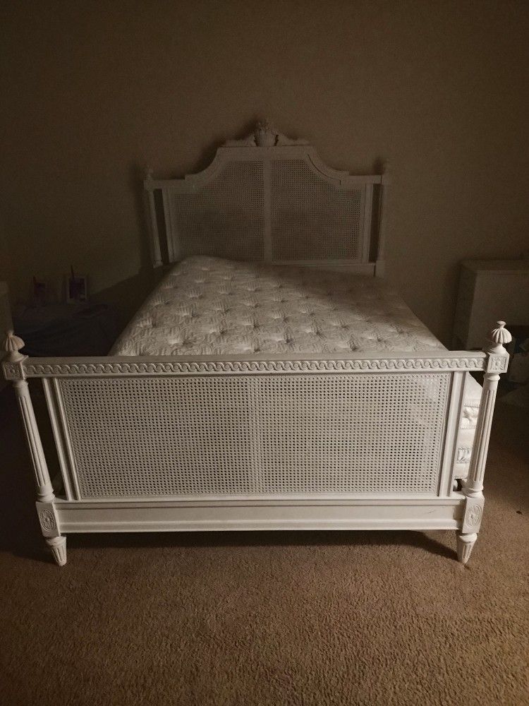 Queen Size Bed Set