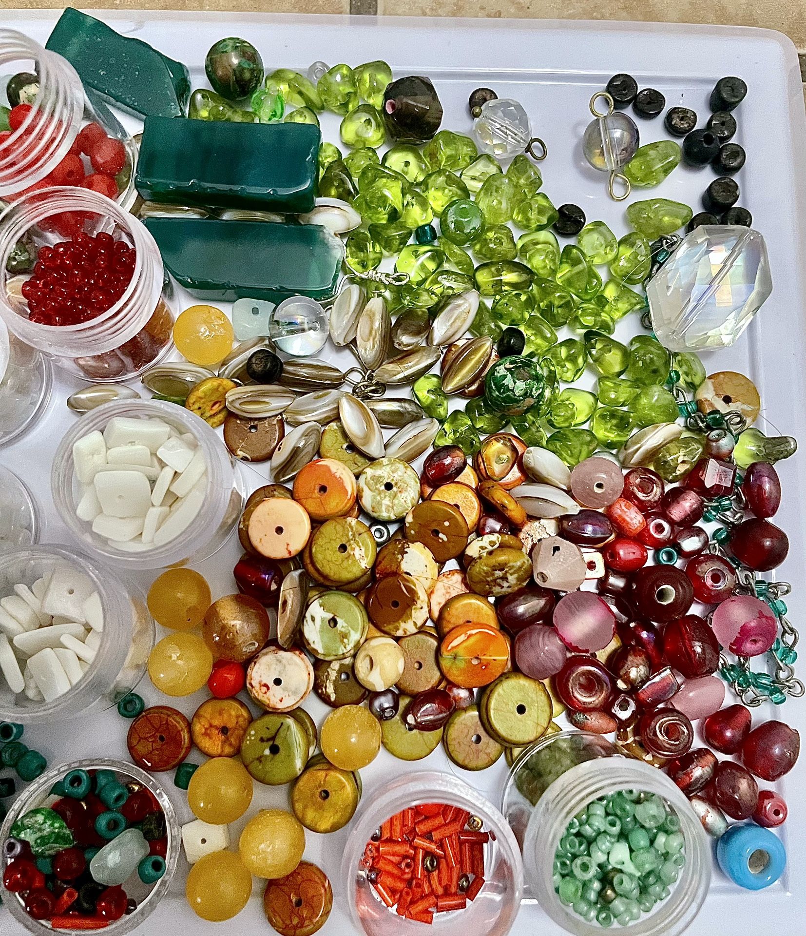 LOT OF JEWELRY MAKING SUPPLIES