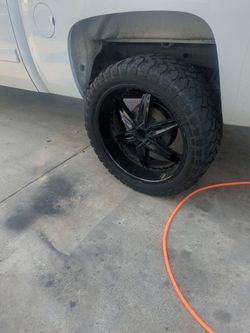 24-In wheels with 35-in tires for Chevy truck 6 lug