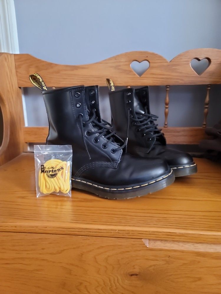 Doc Martens Classic Black Leather Boots