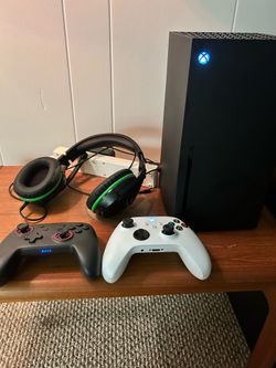 MOVING SALE: Xbox series x 1TB