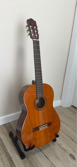 Yamaha CG-111S Classical Guitar Solid Spruce Top New Strings