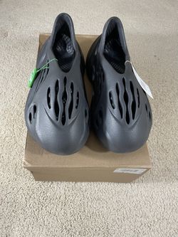 Adidas Yeezy Foam RNR Onxy Size 4
