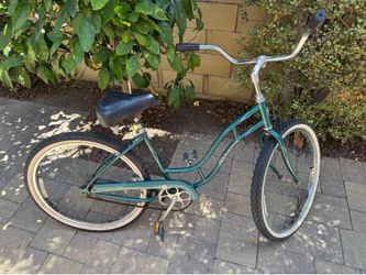 Women’s Schwinn classic beach cruiser bicycle (green)