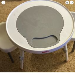 Skip hop table and 2 chairs